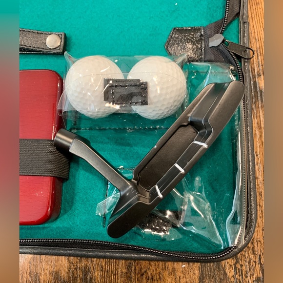 Sam’s Town Executive Golf Putting Set with Case - Picture 6 of 6